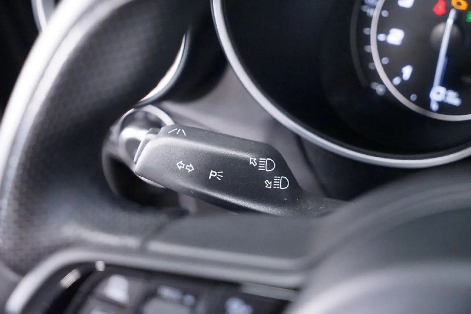 Stelvio 2.0 Turbo TI Q4 AT8*Memory*RFK*ACC*Bi-Xe