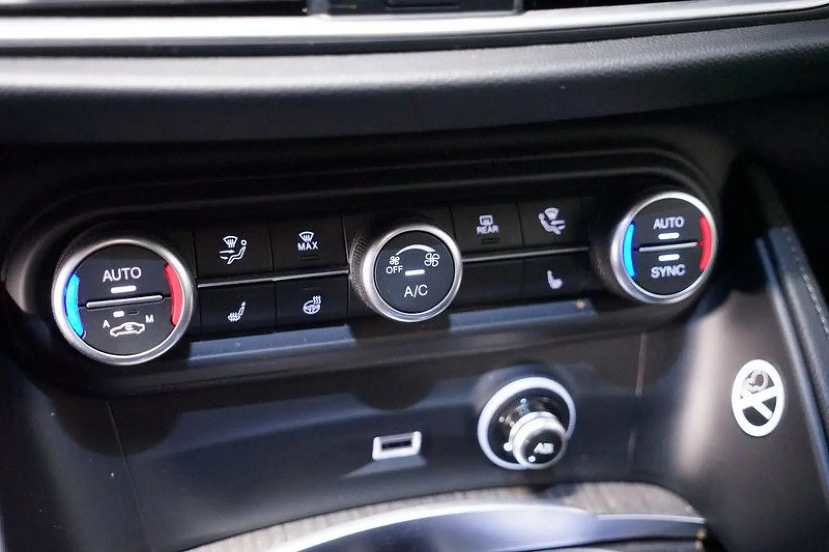 Stelvio 2.0 Turbo TI Q4 AT8*Memory*RFK*ACC*Bi-Xe