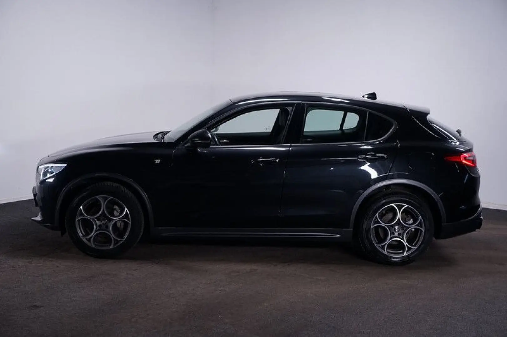 Stelvio 2.0 Turbo TI Q4 AT8*Memory*RFK*ACC*Bi-Xe