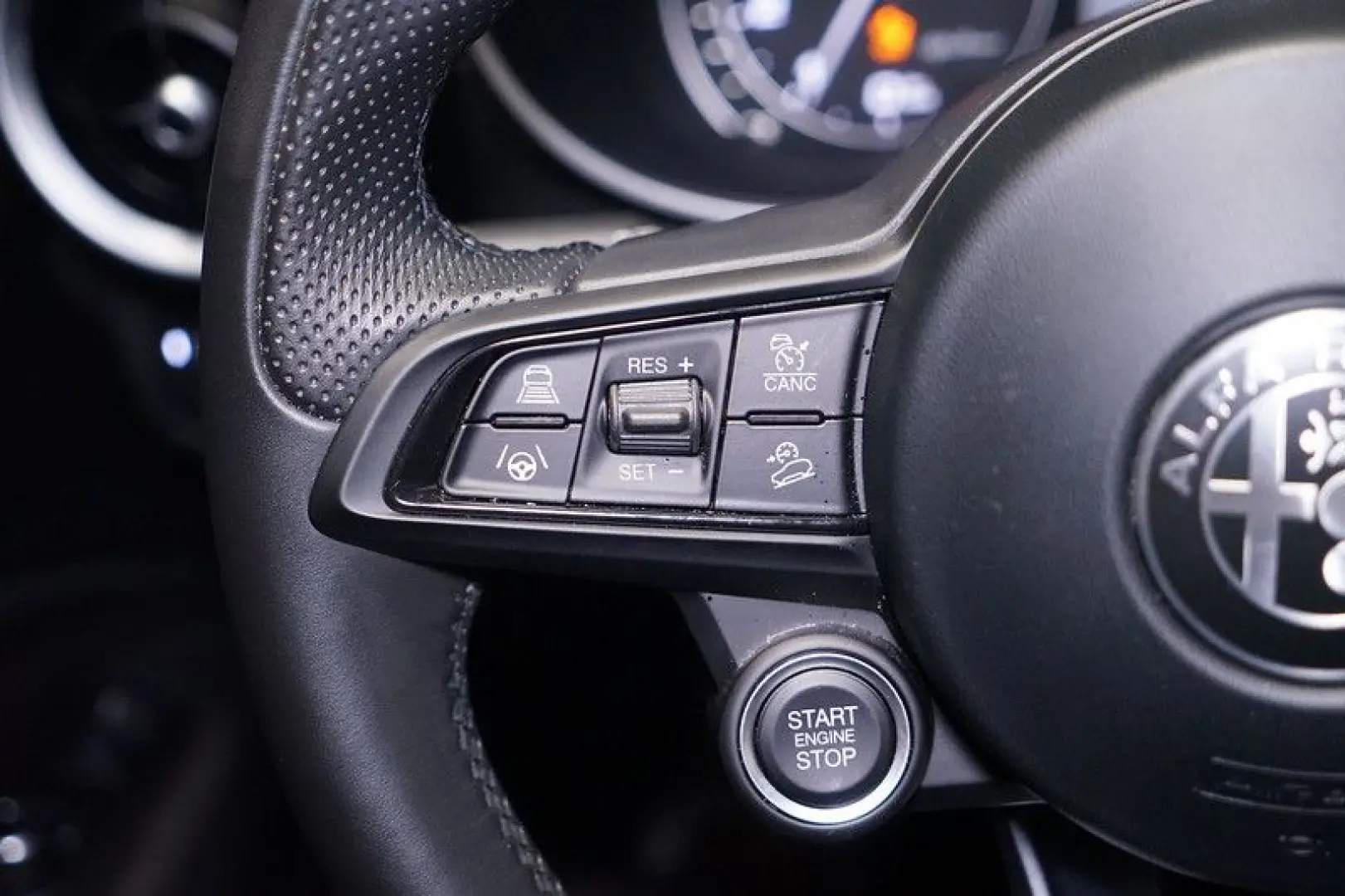 Stelvio 2.0 Turbo TI Q4 AT8*Memory*RFK*ACC*Bi-Xe