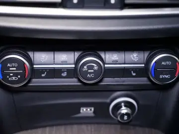 Stelvio 2.0 Turbo TI Q4 AT8*Memory*RFK*ACC*Bi-Xe
