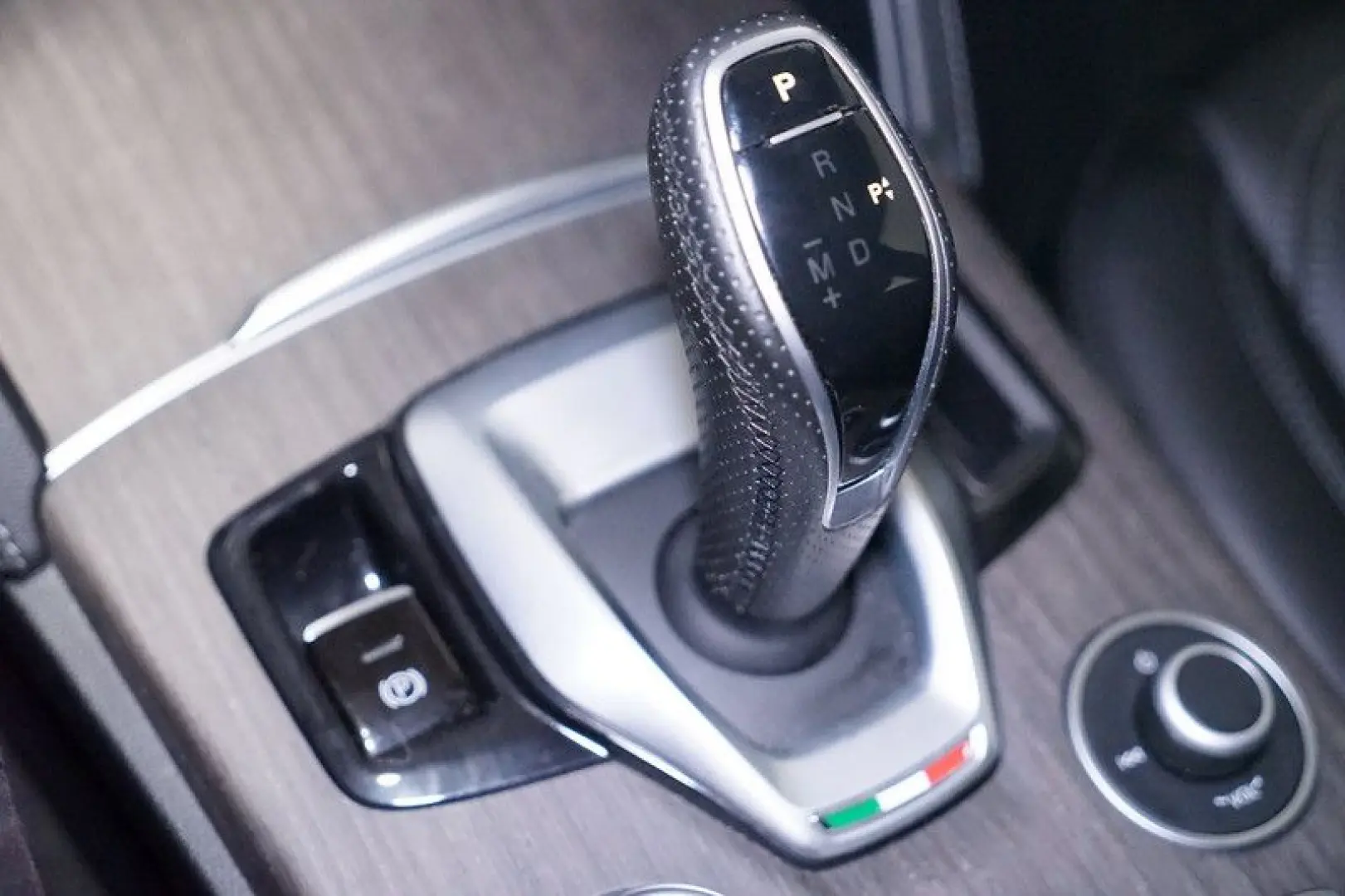 Stelvio 2.0 Turbo TI Q4 AT8*Memory*RFK*ACC*Bi-Xe