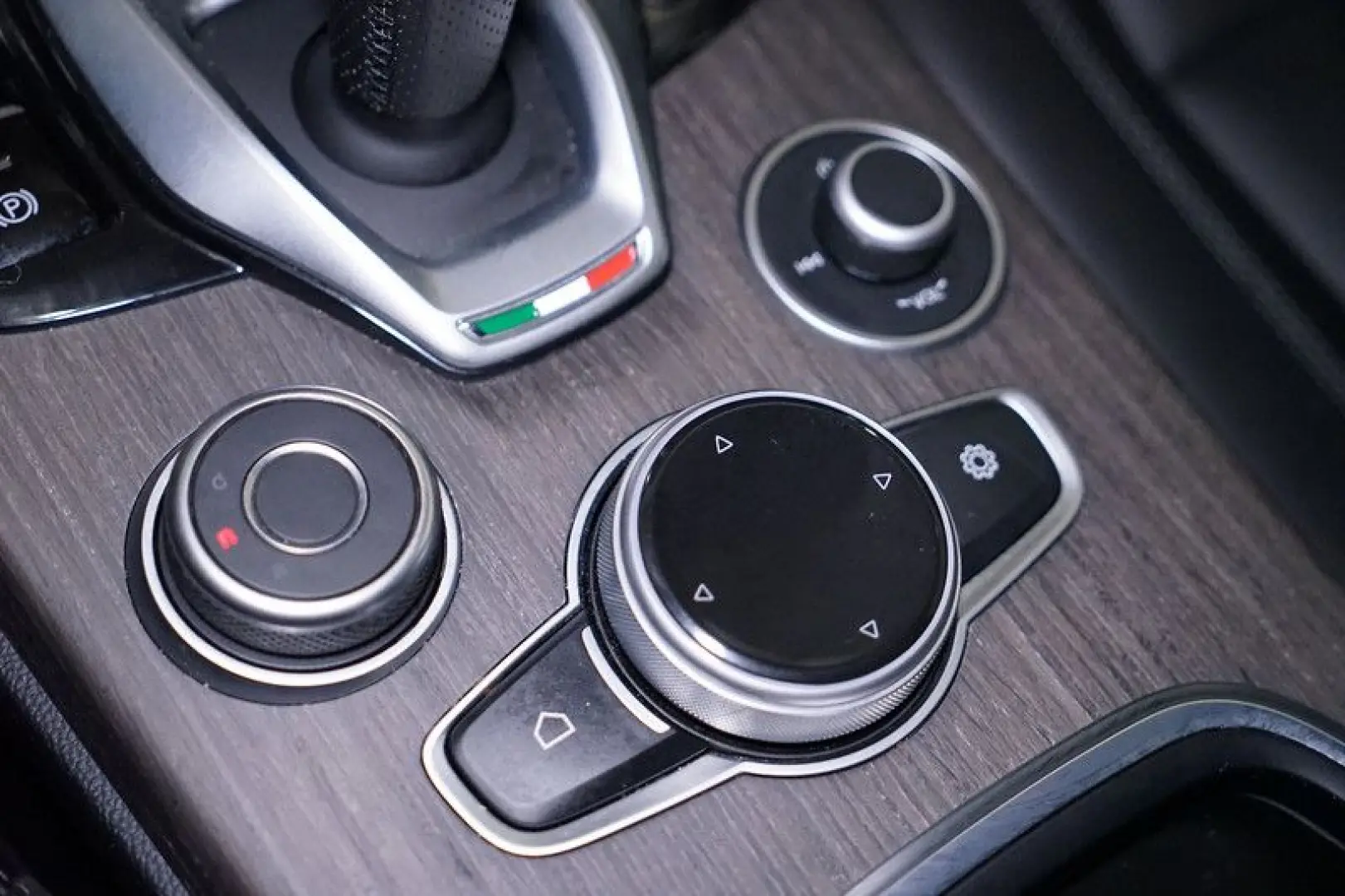 Stelvio 2.0 Turbo TI Q4 AT8*Memory*RFK*ACC*Bi-Xe