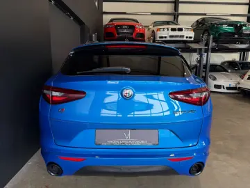 Stelvio Veloce Q4 CAM/AHK/PANO/ACC/1.HAND