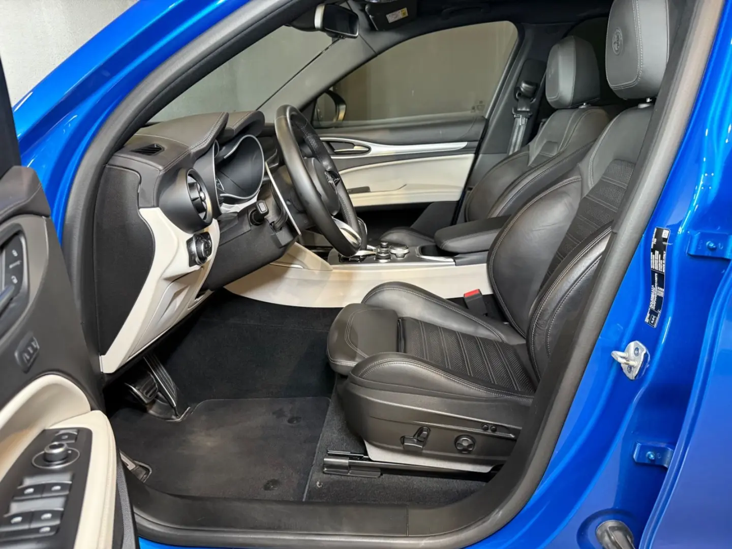 Stelvio Veloce Q4 CAM/AHK/PANO/ACC/1.HAND