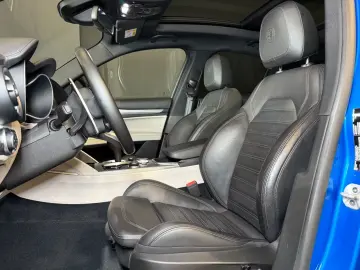 Stelvio Veloce Q4 CAM/AHK/PANO/ACC/1.HAND