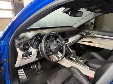 Stelvio Veloce Q4 CAM/AHK/PANO/ACC/1.HAND