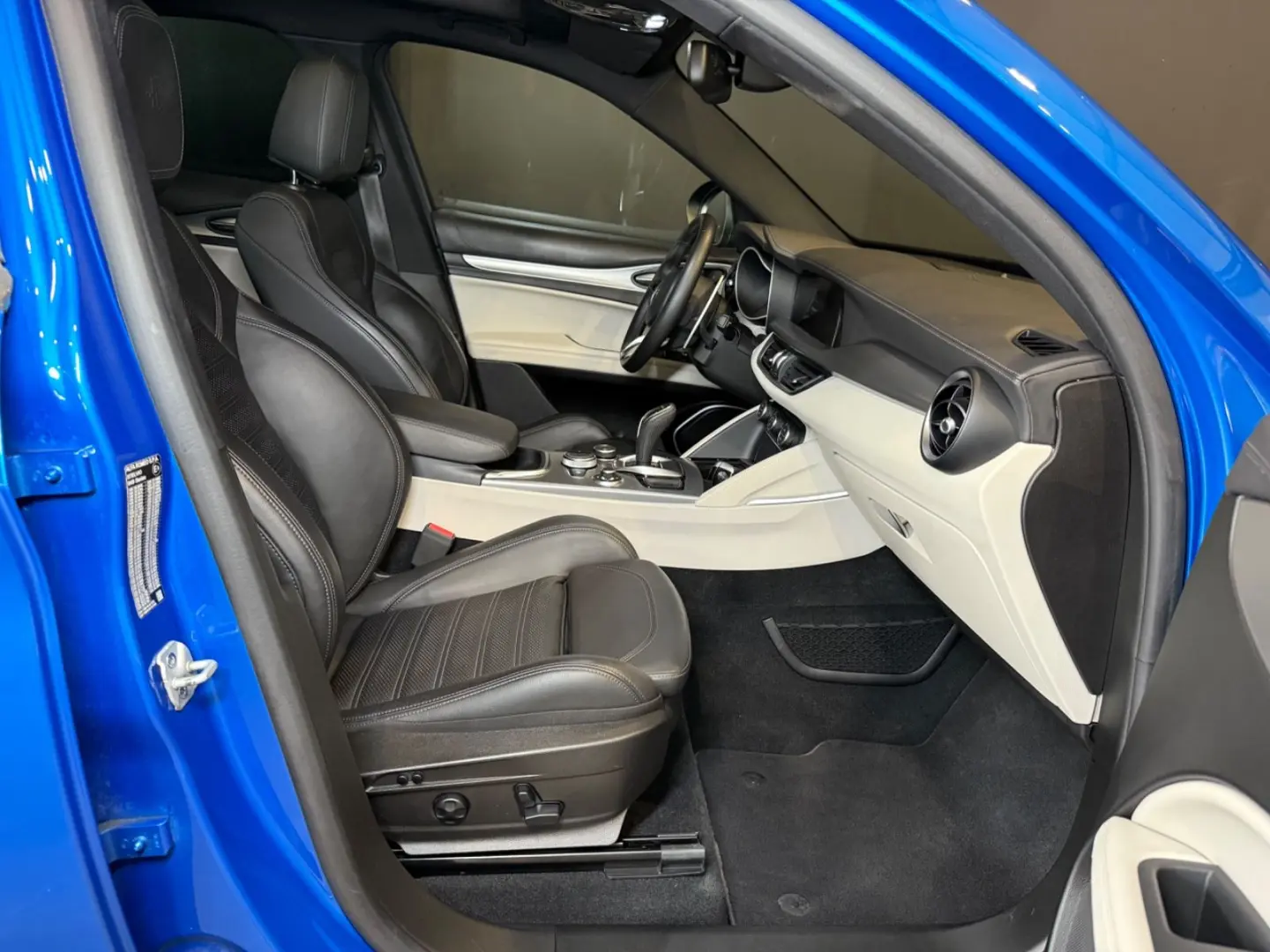 Stelvio Veloce Q4 CAM/AHK/PANO/ACC/1.HAND