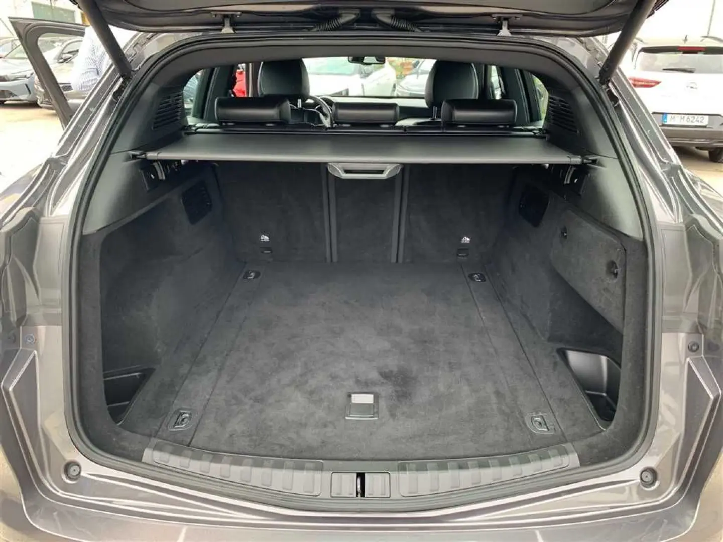 Stelvio 2.0 T AT8 Q4 Veloce PDC Xenon Kamera Sit