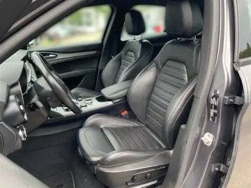 Stelvio 2.0 T AT8 Q4 Veloce PDC Xenon Kamera Sit