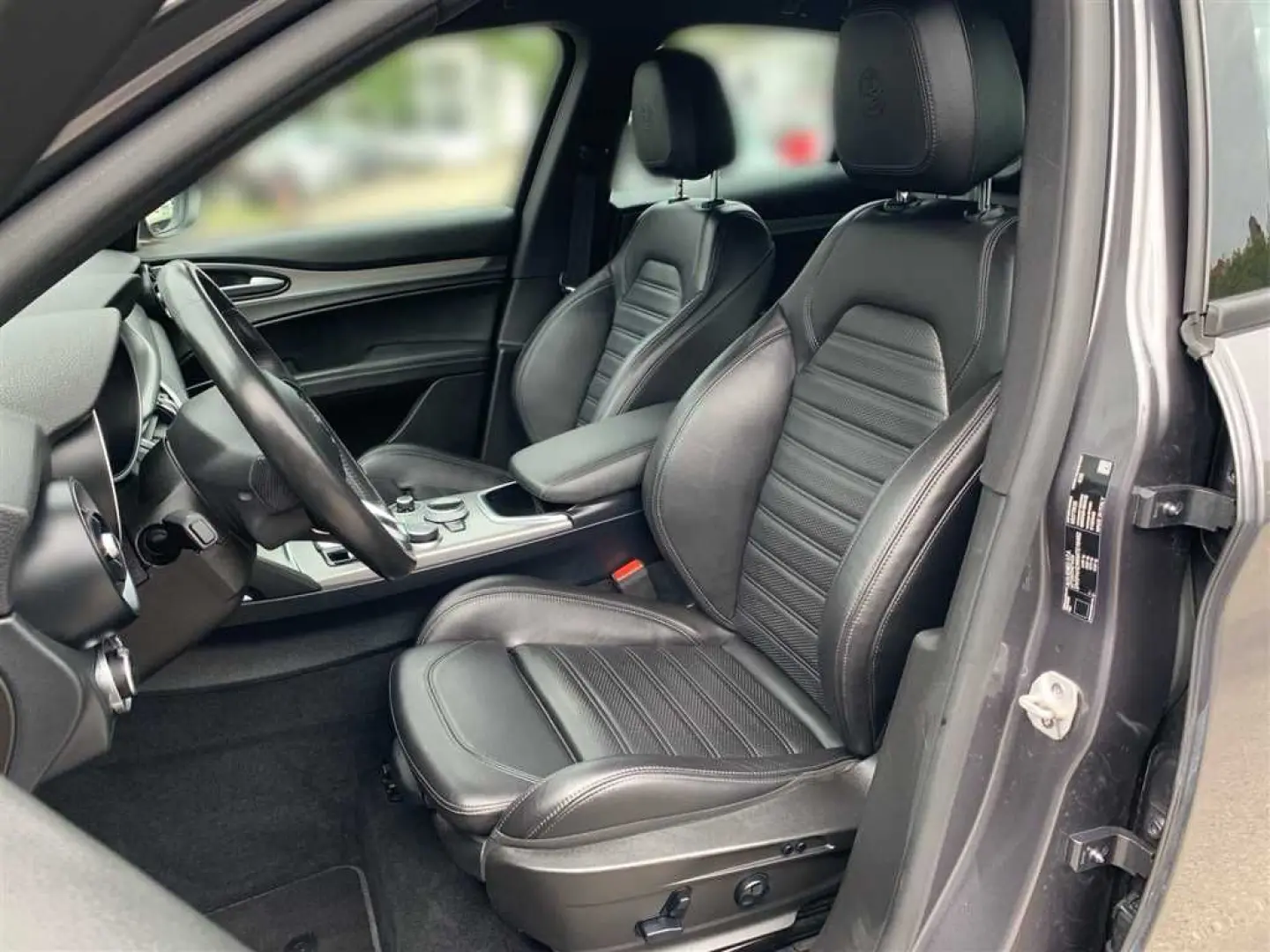 Stelvio 2.0 T AT8 Q4 Veloce PDC Xenon Kamera Sit