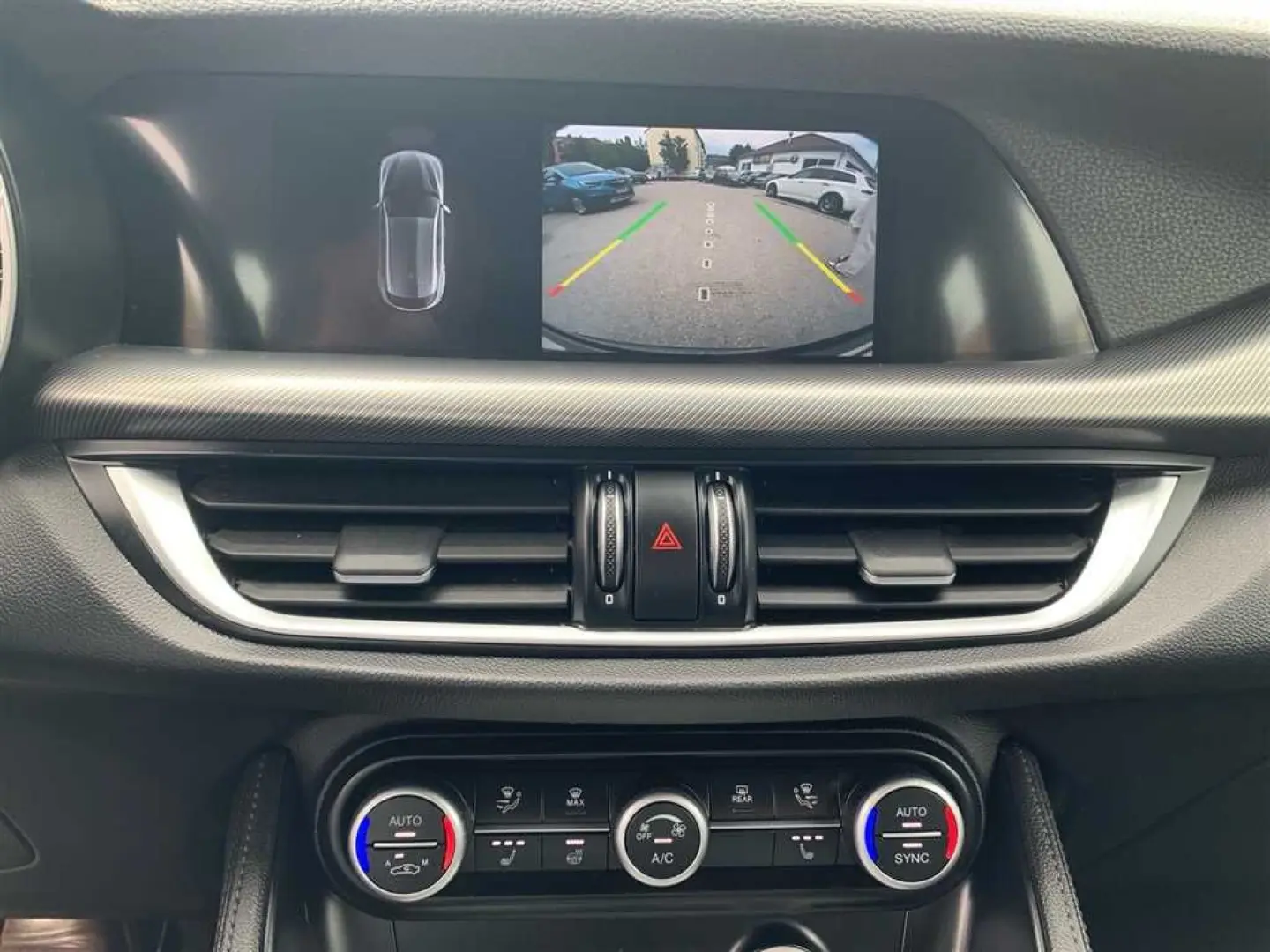 Stelvio 2.0 T AT8 Q4 Veloce PDC Xenon Kamera Sit
