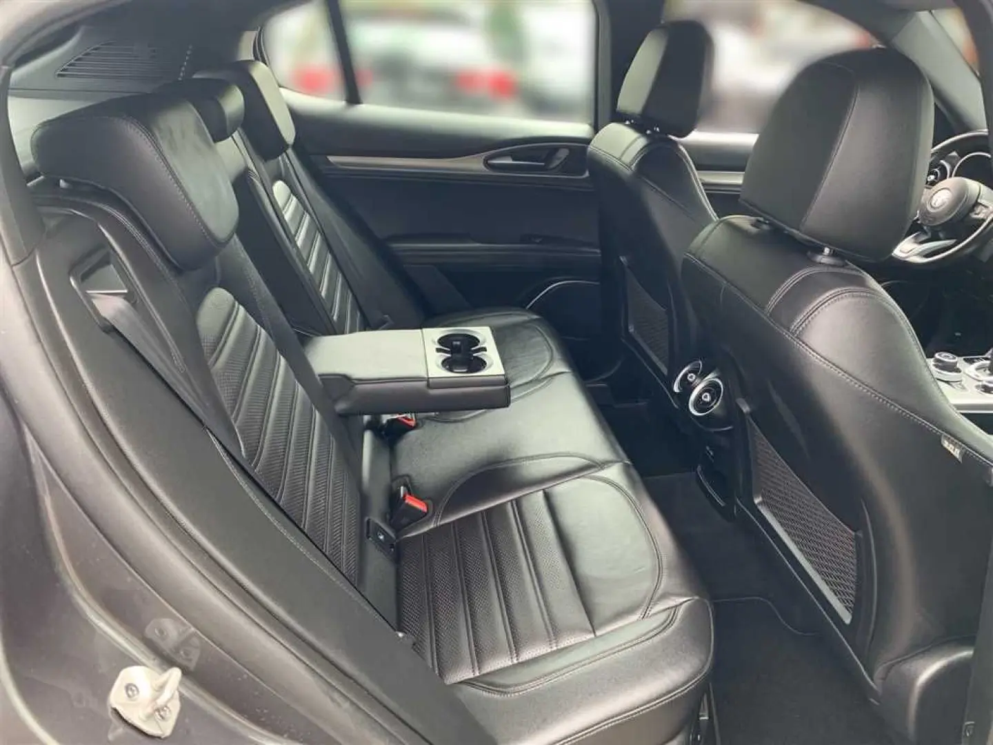 Stelvio 2.0 T AT8 Q4 Veloce PDC Xenon Kamera Sit