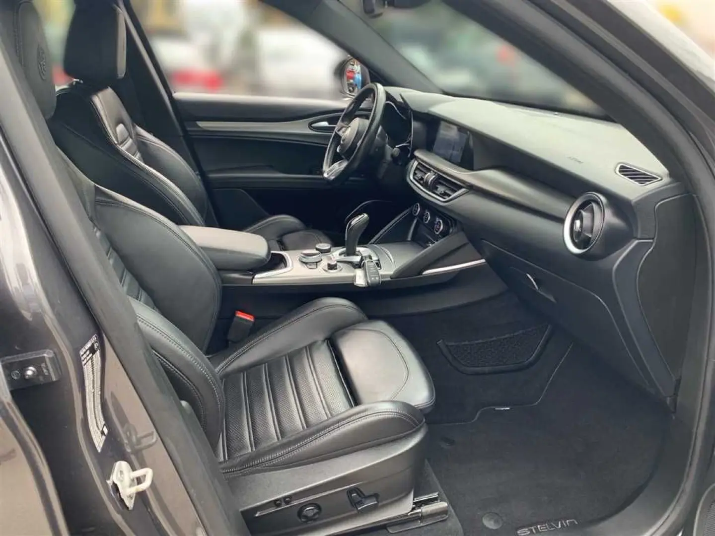 Stelvio 2.0 T AT8 Q4 Veloce PDC Xenon Kamera Sit