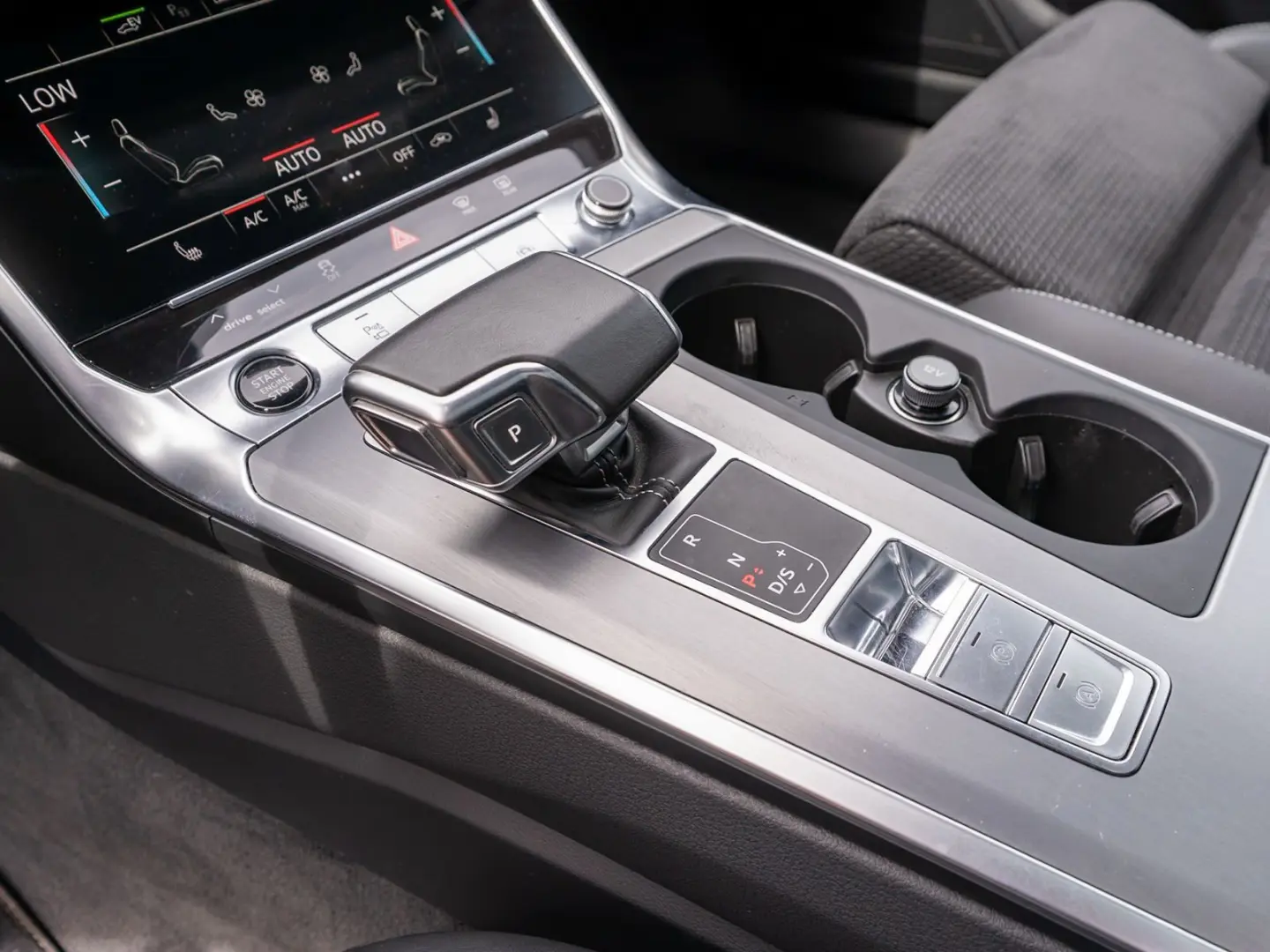 Audi A6 Avant S line 55TFSI e quattro S tronic LED