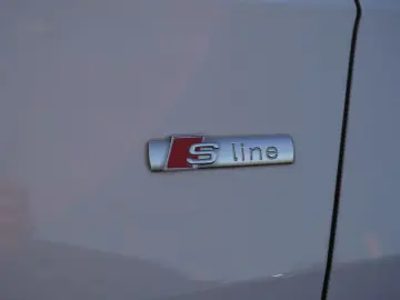 Audi A6 Avant 55 TFSI e quattro S-Line S-Tronic LED
