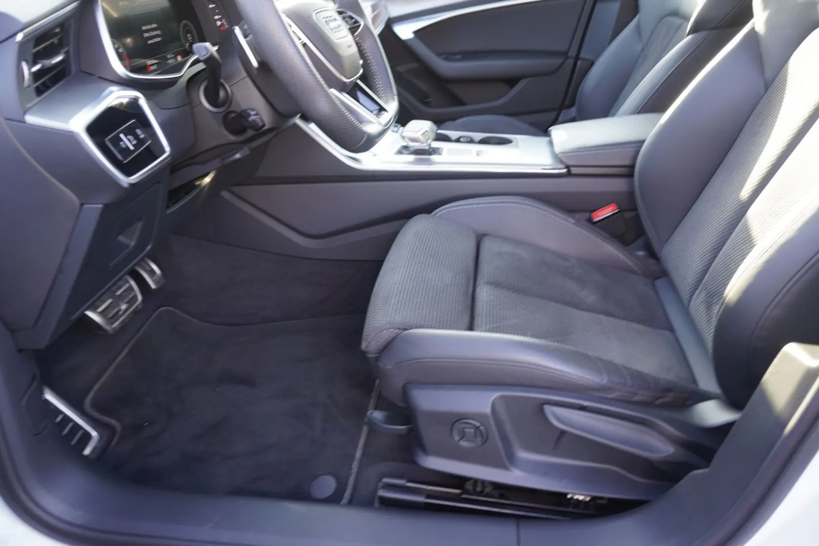 Audi A6 Avant 55 TFSI e quattro S-Line S-Tronic LED