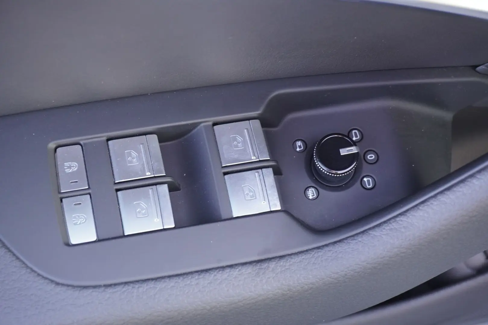 Audi A6 Avant 55 TFSI e quattro S-Line S-Tronic LED