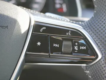 Audi A6 Avant 55 TFSI e quattro S-Line S-Tronic LED