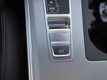 Audi A6 Avant 55 TFSI e quattro S-Line S-Tronic LED