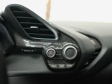 488 GTB/CARBON/LIFT/JBL/RACING SEATS/DEUTSCH