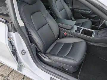 Model 3 Allradantrieb Dualmotor Performance