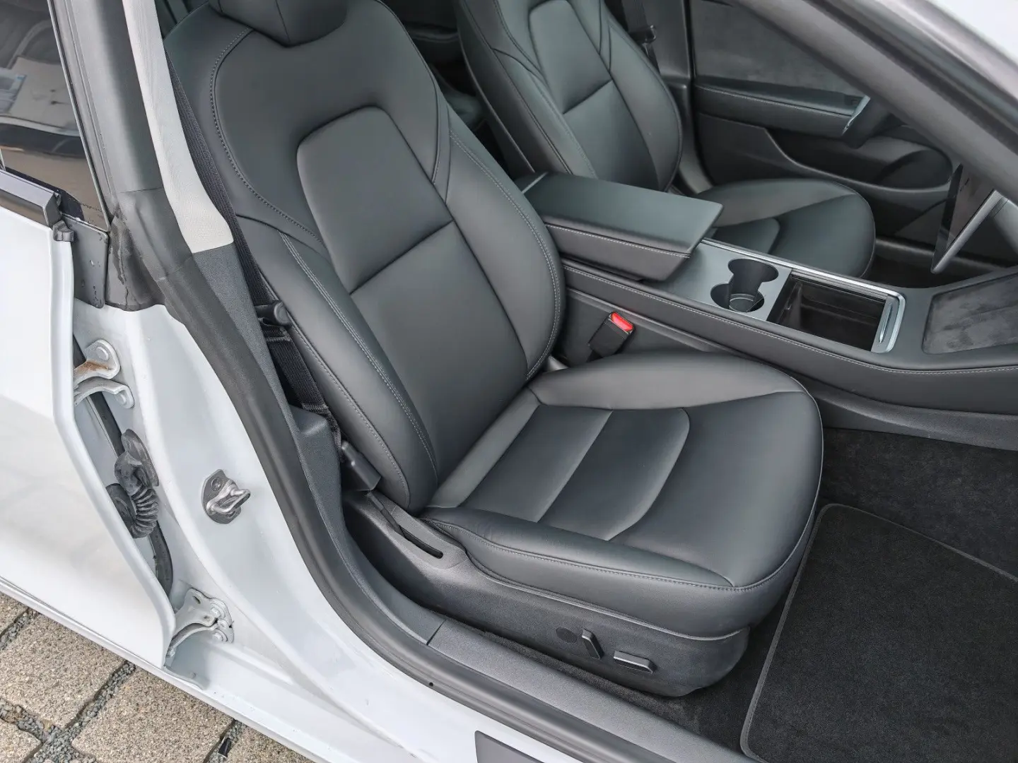 Model 3 Allradantrieb Dualmotor Performance