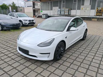 Model 3 Allradantrieb Dualmotor Performance