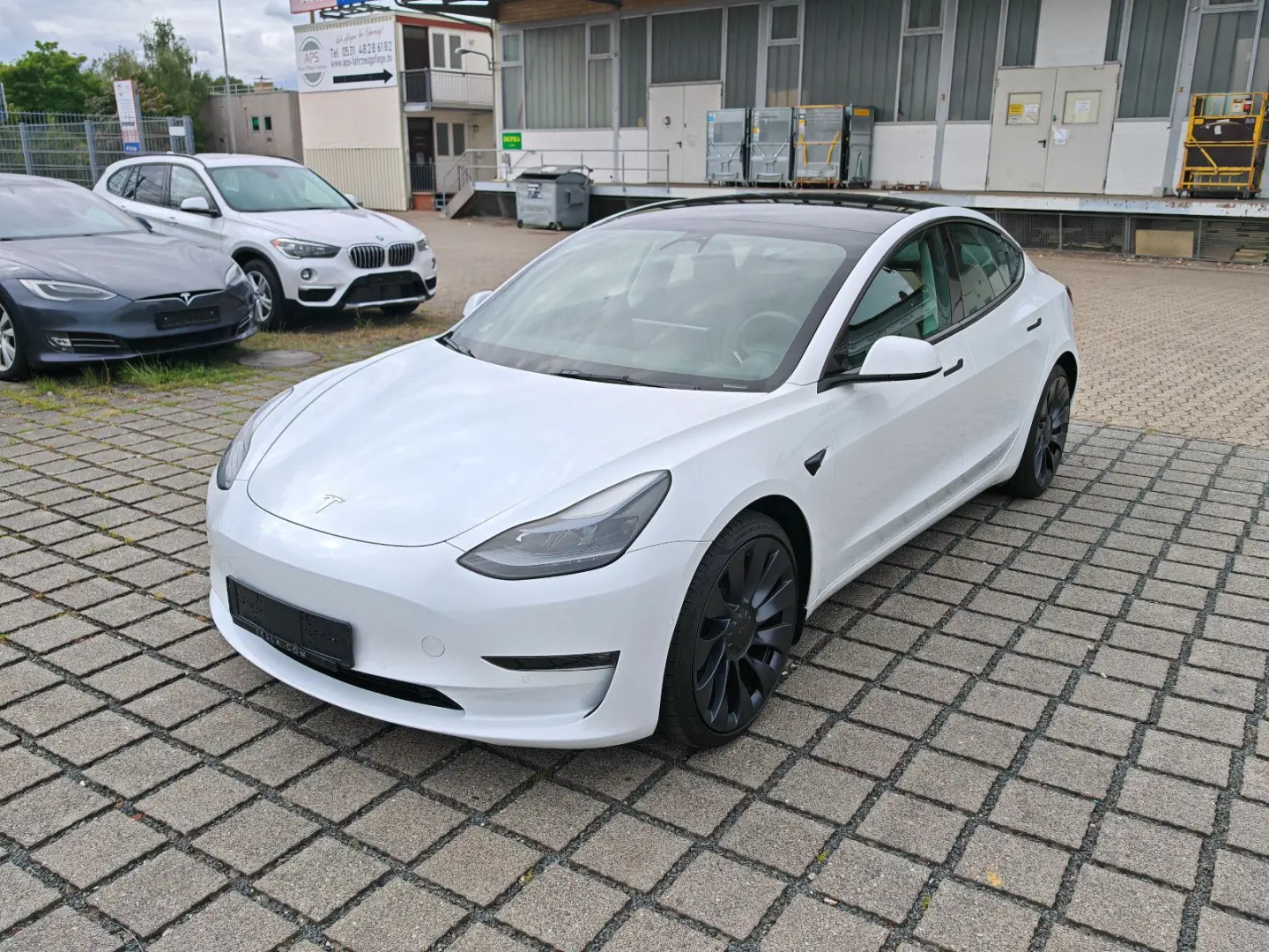 Model 3 Allradantrieb Dualmotor Performance