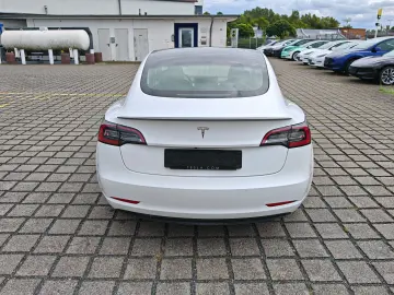 Model 3 Allradantrieb Dualmotor Performance