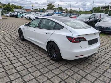 Model 3 Allradantrieb Dualmotor Performance