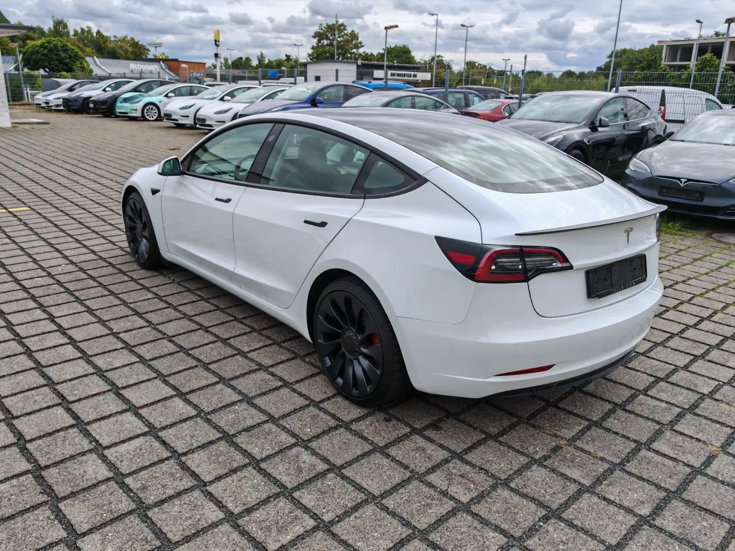 Model 3 Allradantrieb Dualmotor Performance