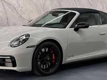 911 Targa 4 GTS+Alcantara+Garantie+Wenig KM+