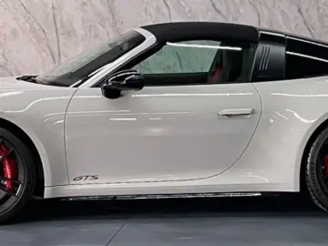 911 Targa 4 GTS+Alcantara+Garantie+Wenig KM+