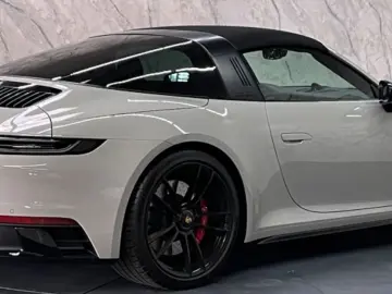 911 Targa 4 GTS+Alcantara+Garantie+Wenig KM+