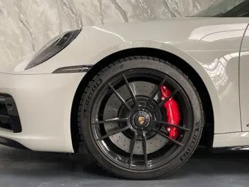 911 Targa 4 GTS+Alcantara+Garantie+Wenig KM+
