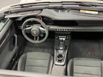 911 Targa 4 GTS+Alcantara+Garantie+Wenig KM+