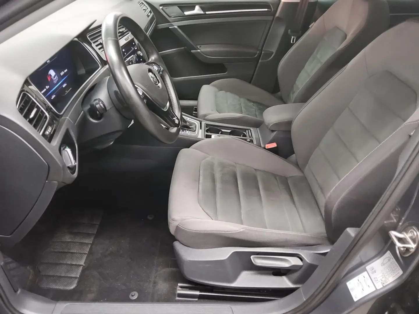Golf-7 1.5 TSI Highline AID ACC RfK PDC Shz