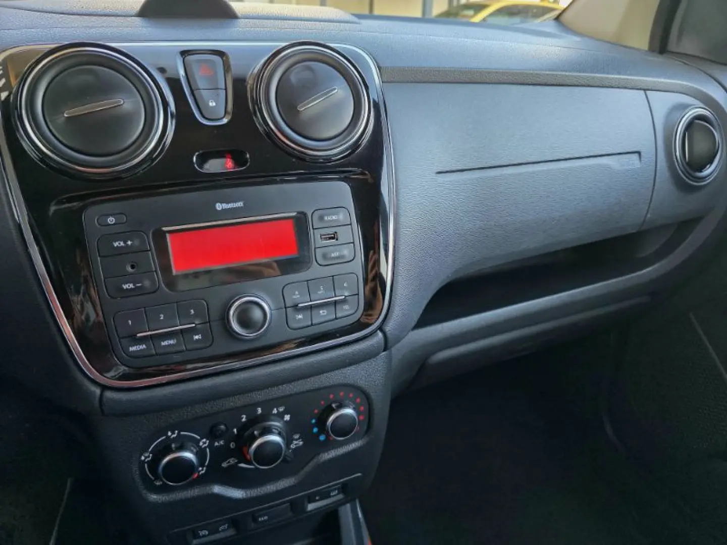 DACIA LODGY 1.3 TCe 130HP Techroad 7L