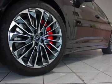 Audi A6 55 TFSI e S-Tr. Quat. Avant~3xS-LINE