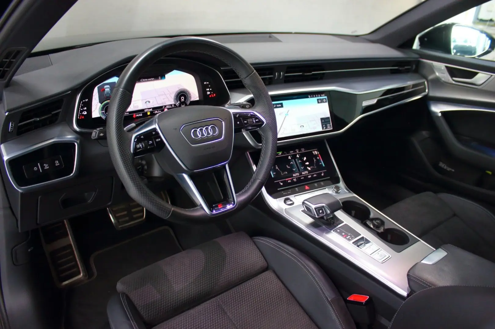Audi A6 55 TFSI e S-Tr. Quat. Avant~3xS-LINE