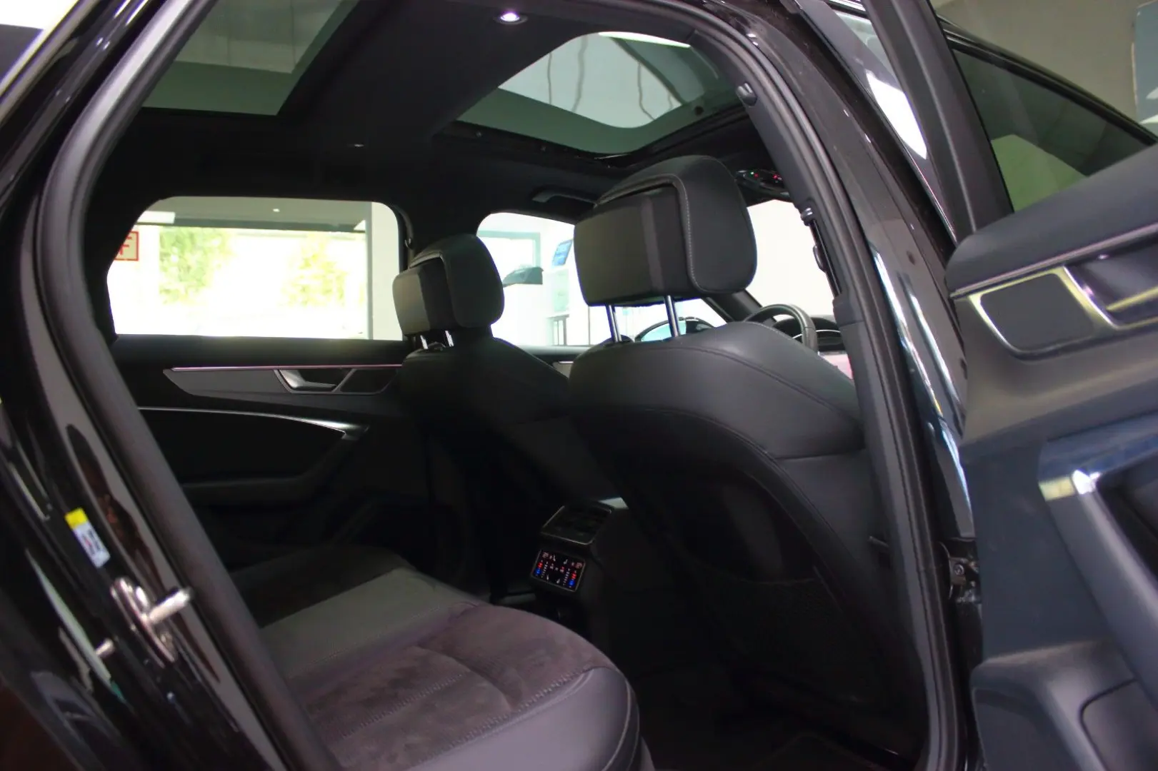 Audi A6 55 TFSI e S-Tr. Quat. Avant~3xS-LINE