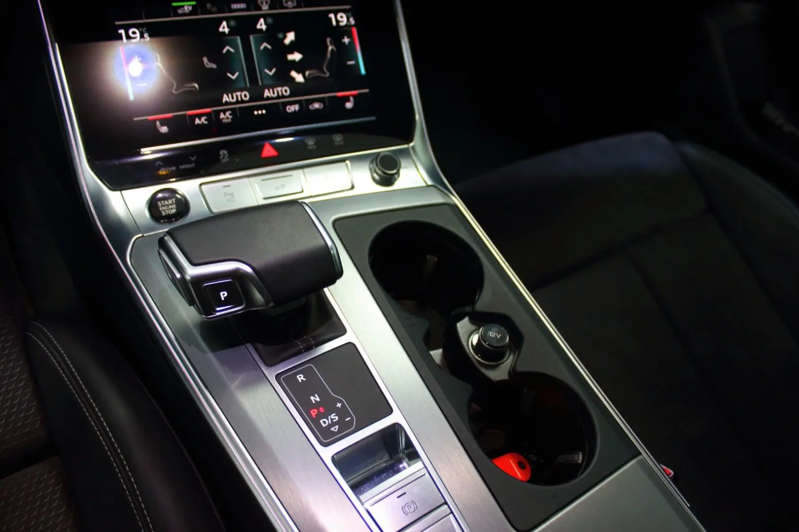 Audi A6 55 TFSI e S-Tr. Quat. Avant~3xS-LINE