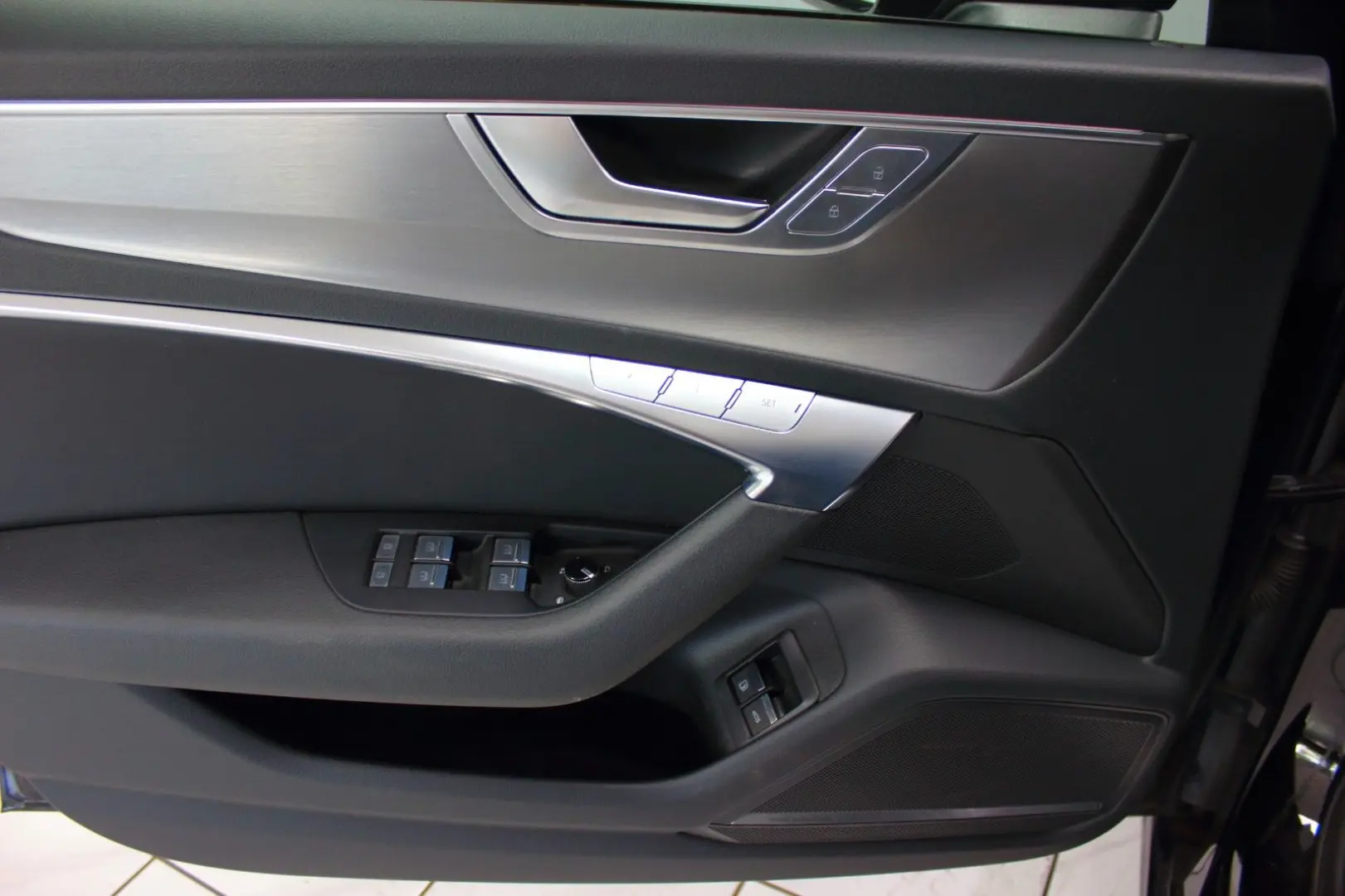 Audi A6 55 TFSI e S-Tr. Quat. Avant~3xS-LINE