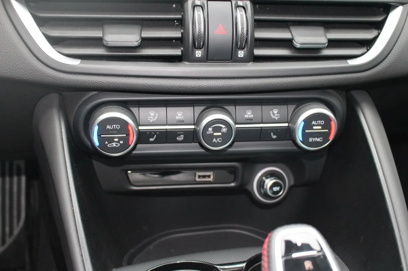Giulia Competizione Q4 Werksgarantie 04-27