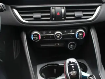 Giulia Competizione Q4 Werksgarantie 04-27