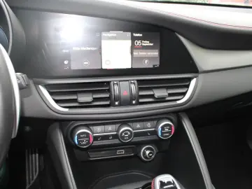 Giulia Competizione Q4 Werksgarantie 04-27