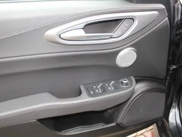 Giulia Competizione Q4 Werksgarantie 04-27