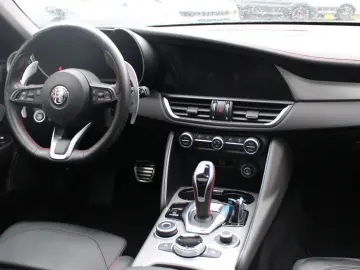 Giulia Competizione Q4 Werksgarantie 04-27
