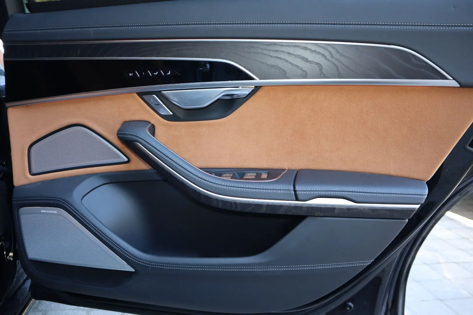 Audi A8L 60 TFSIe lang exclusive